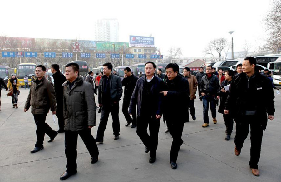2012年1月12日，洛陽(yáng)市政府副市長(zhǎng)宋殿宇（右三）到洛陽(yáng)汽車站檢查春運(yùn)工作。